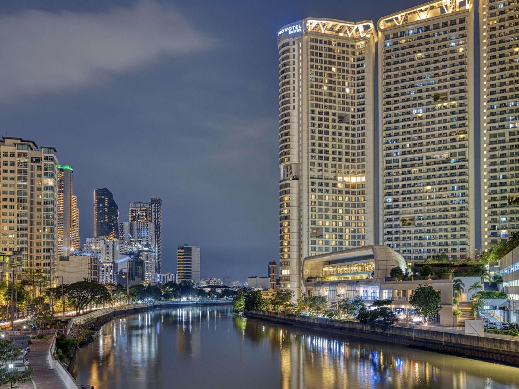 Novotel Suites Manila At Acqua マンダルヨン・シティ エクステリア 写真