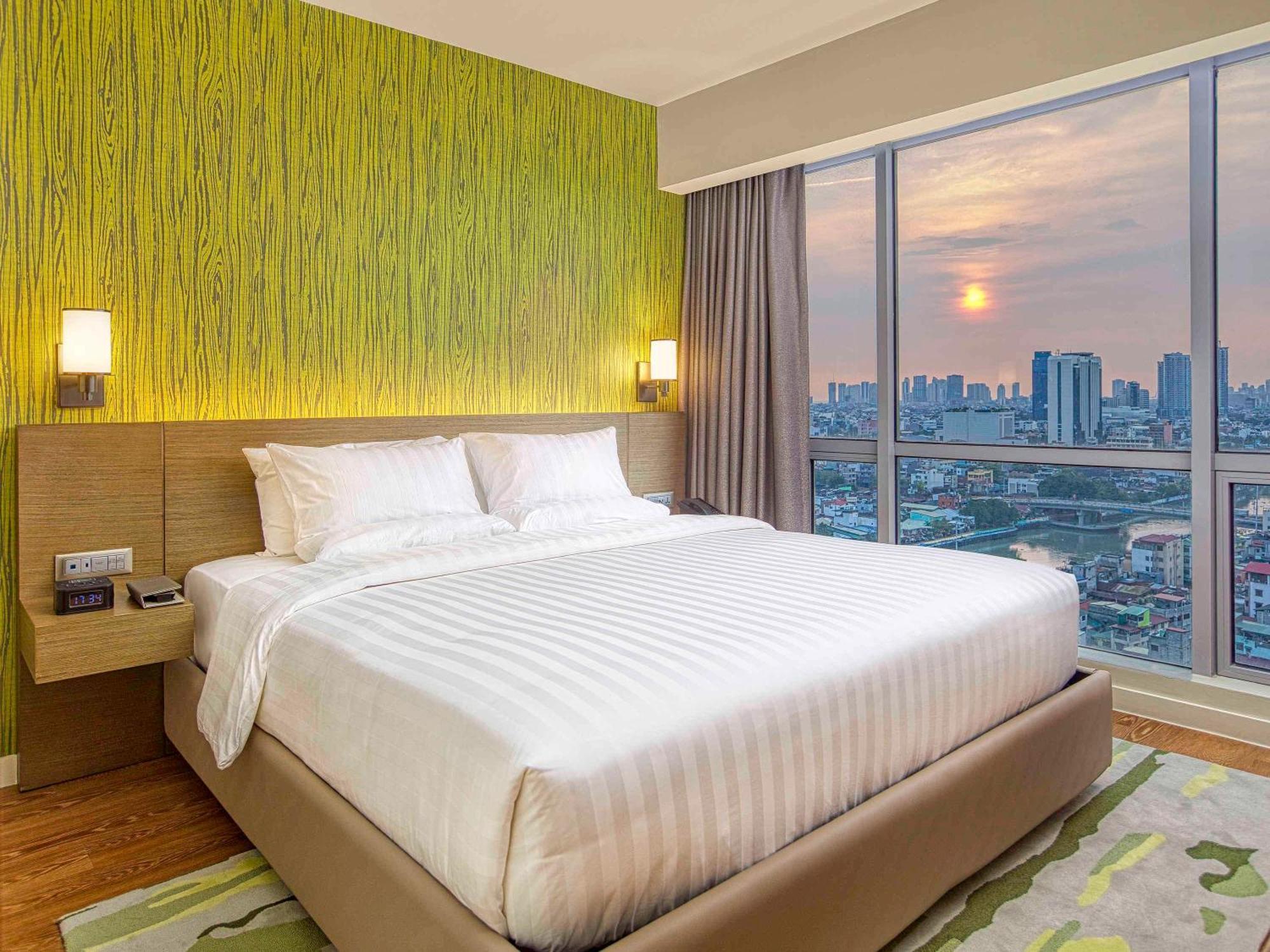 Novotel Suites Manila At Acqua マンダルヨン・シティ エクステリア 写真