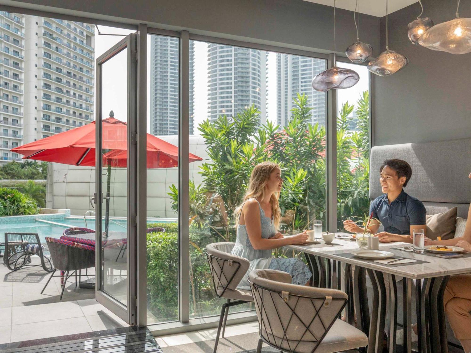 Novotel Suites Manila At Acqua マンダルヨン・シティ エクステリア 写真
