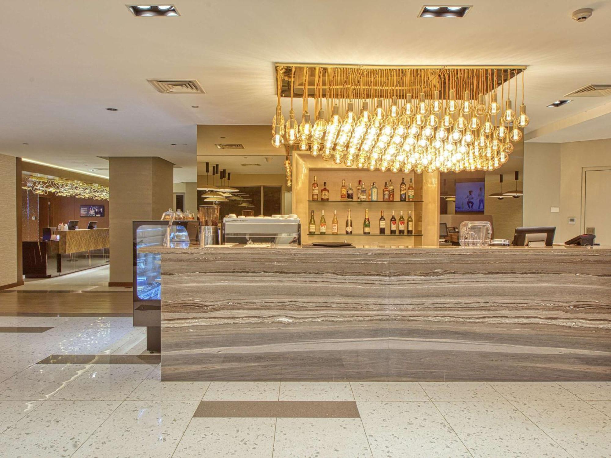 Novotel Suites Manila At Acqua マンダルヨン・シティ エクステリア 写真