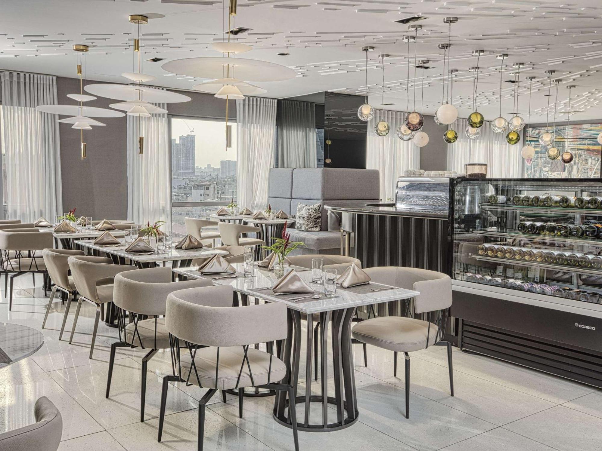 Novotel Suites Manila At Acqua マンダルヨン・シティ エクステリア 写真
