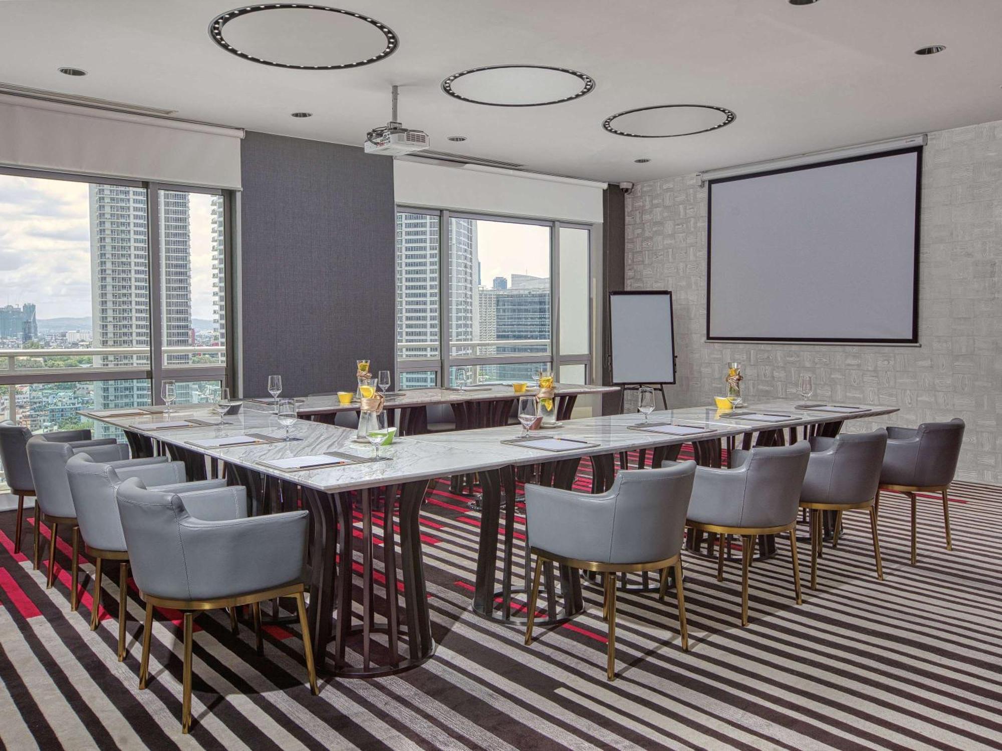 Novotel Suites Manila At Acqua マンダルヨン・シティ エクステリア 写真