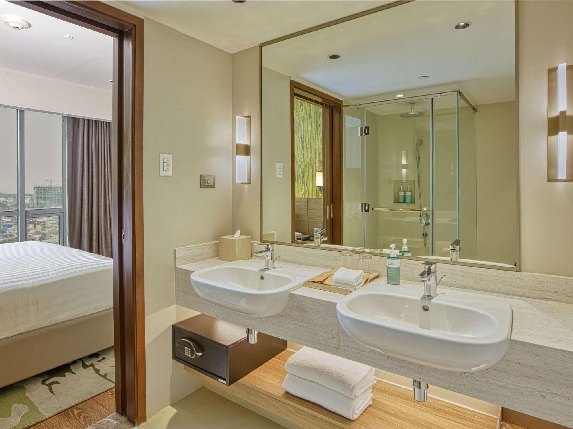 Novotel Suites Manila At Acqua マンダルヨン・シティ エクステリア 写真