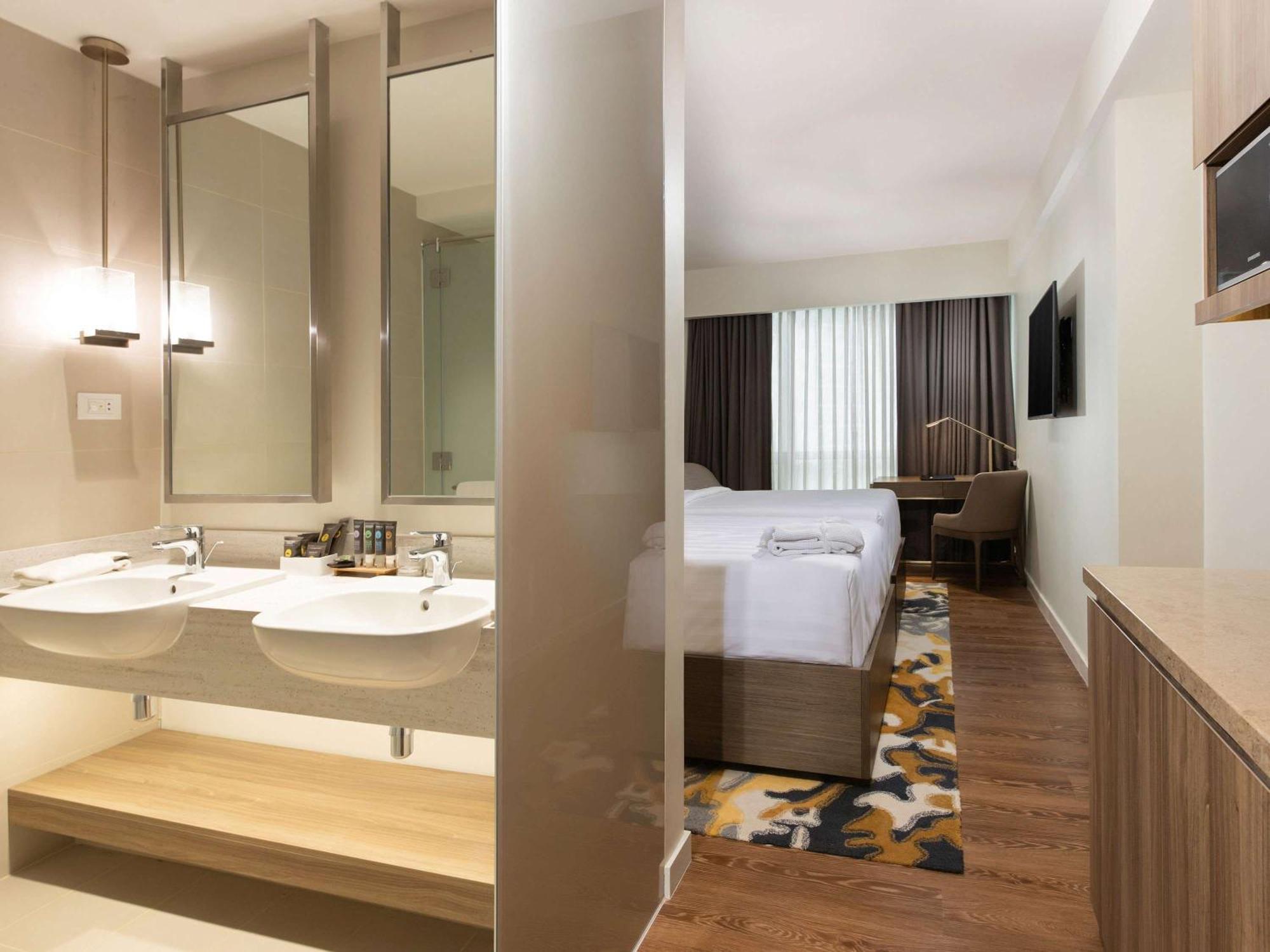 Novotel Suites Manila At Acqua マンダルヨン・シティ エクステリア 写真