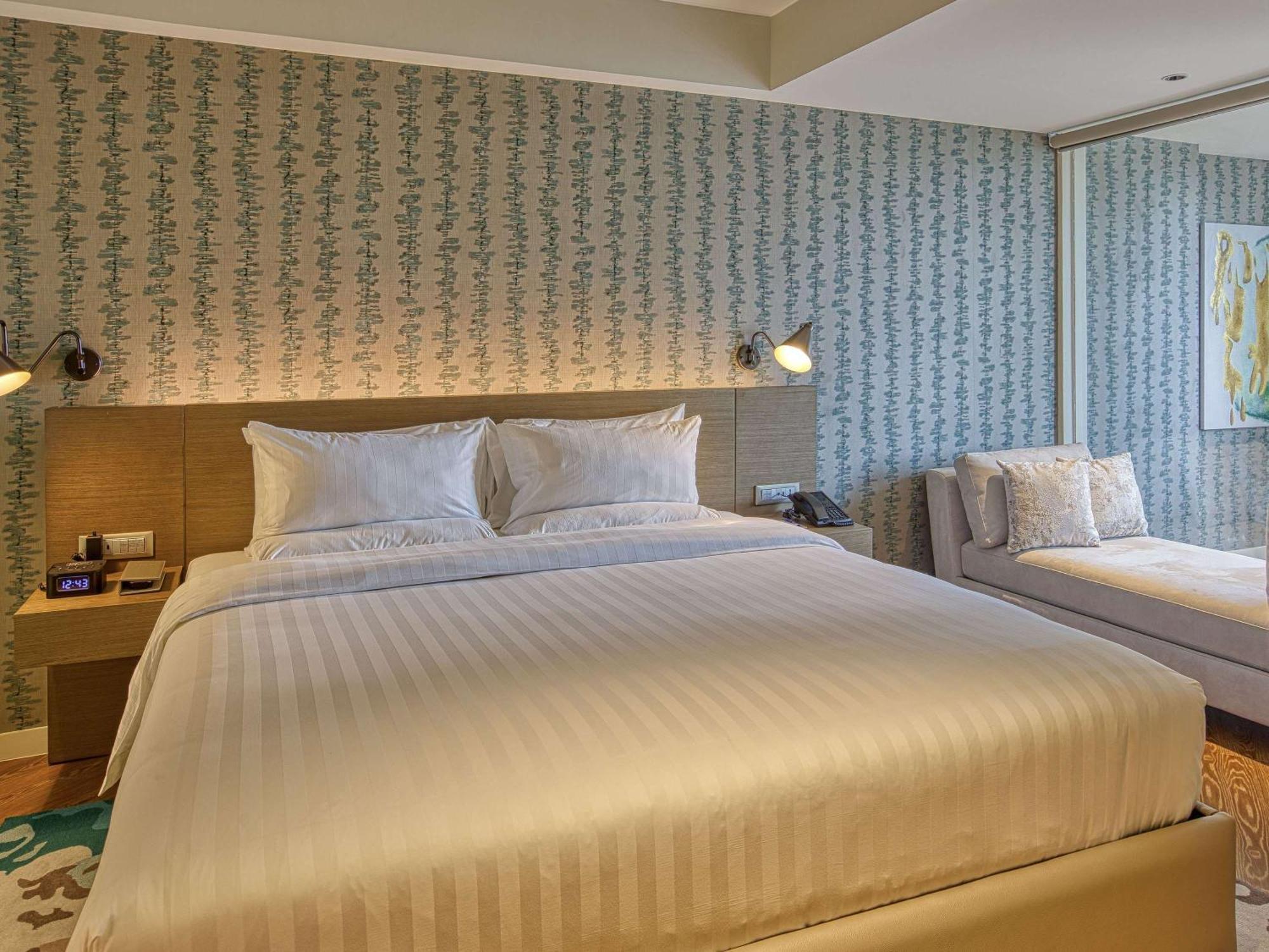 Novotel Suites Manila At Acqua マンダルヨン・シティ エクステリア 写真