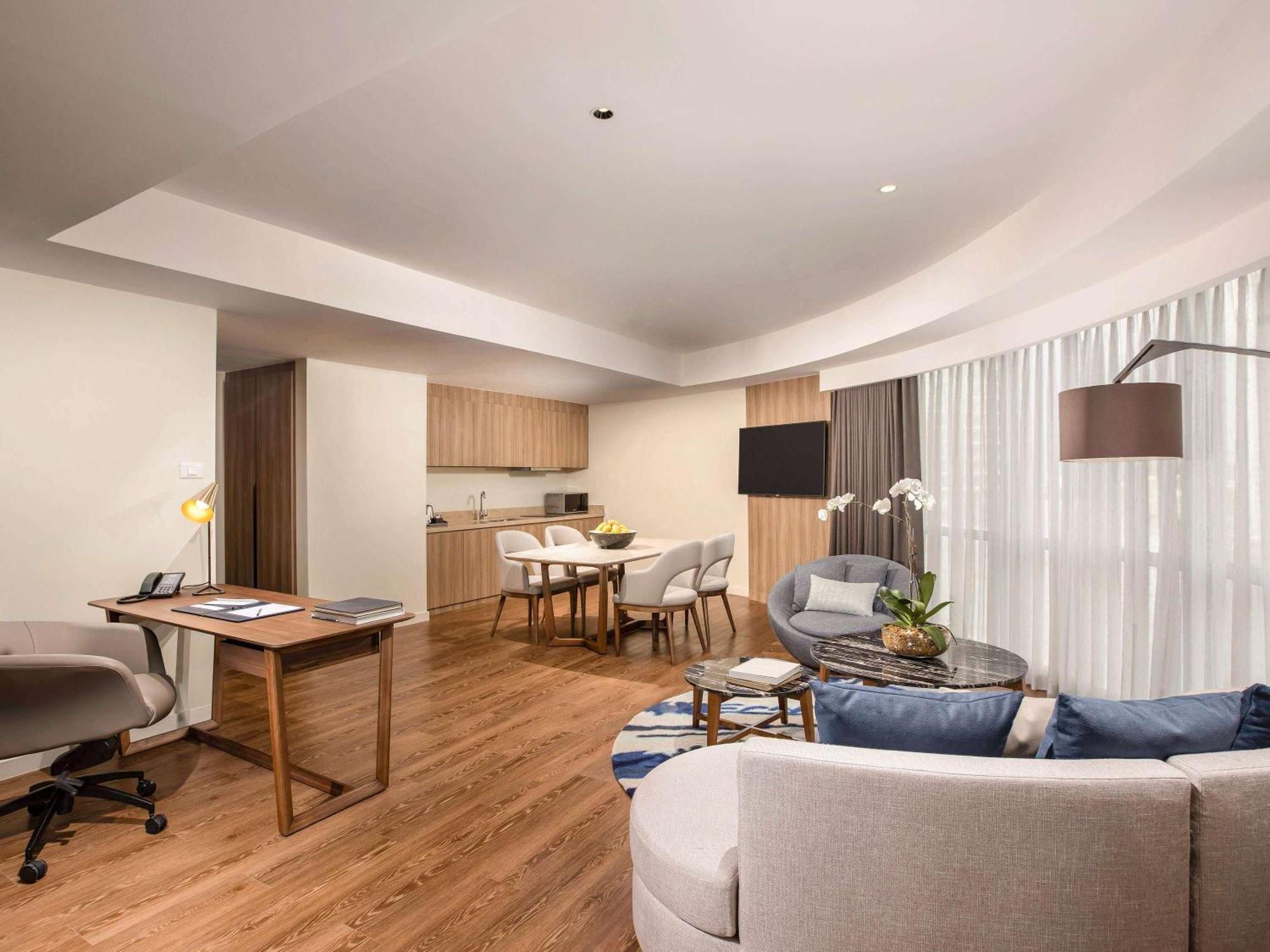 Novotel Suites Manila At Acqua マンダルヨン・シティ エクステリア 写真