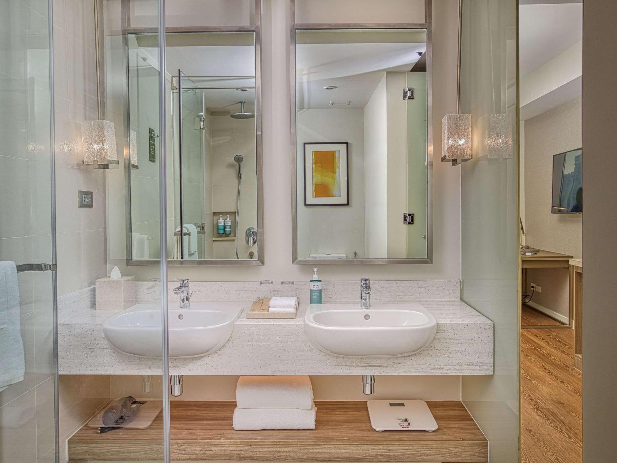 Novotel Suites Manila At Acqua マンダルヨン・シティ エクステリア 写真